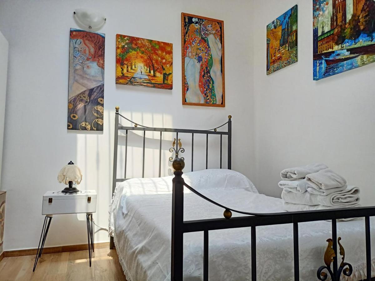 Casa Moonlight Apartment โมโนโปลี ภายนอก รูปภาพ